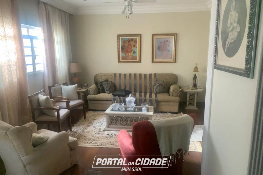 Sobrado &agrave; venda - 990m&sup2; - Centro