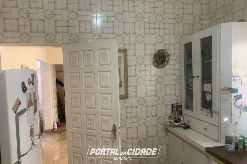 Sobrado &agrave; venda - 990m&sup2; - Centro