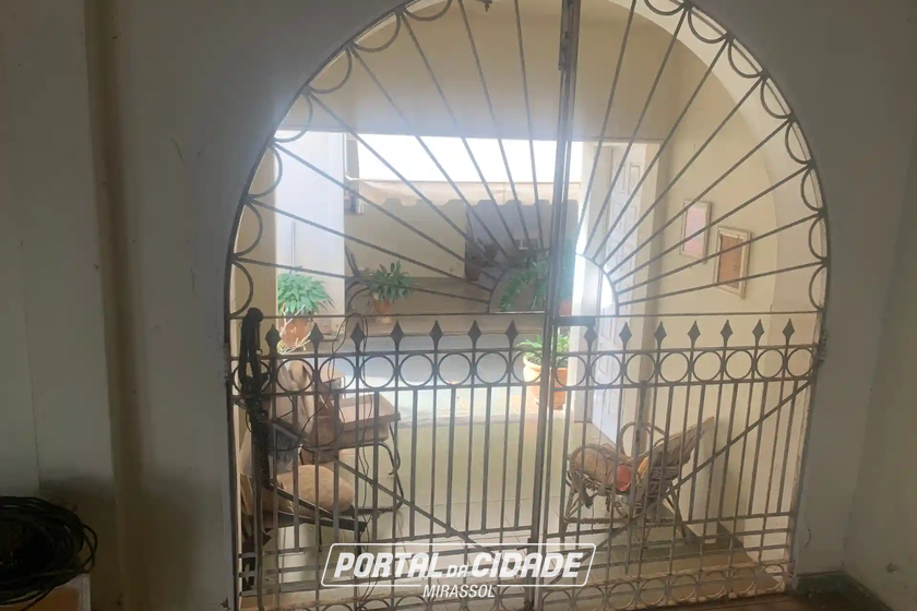 Sobrado &agrave; venda - 990m&sup2; - Centro