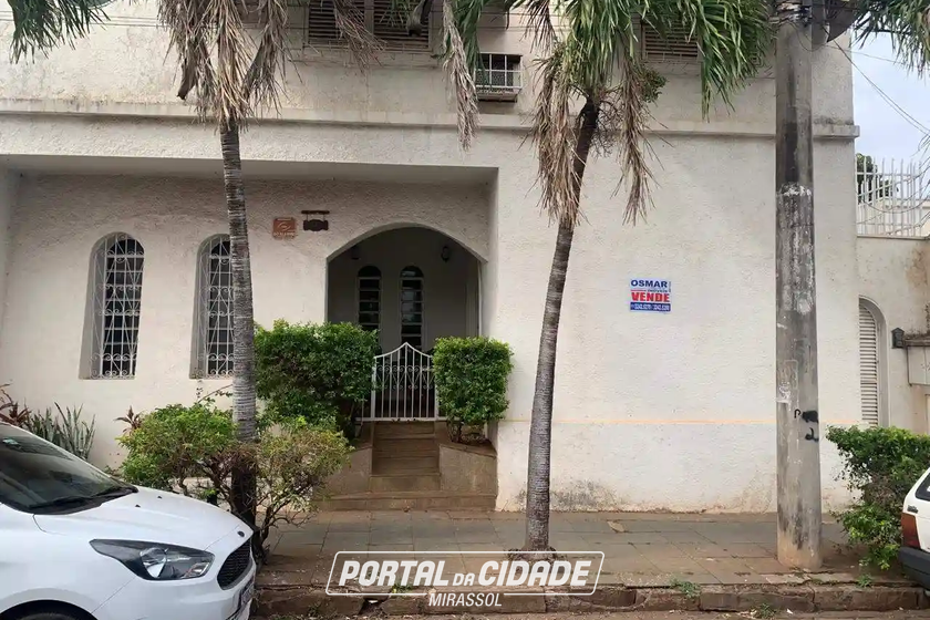 Sobrado &agrave; venda - 990m&sup2; - Centro