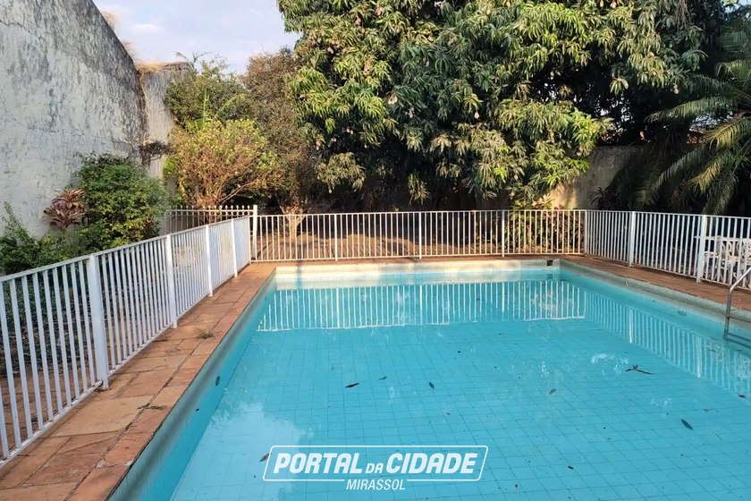 Sobrado &agrave; venda - 990m&sup2; - Centro