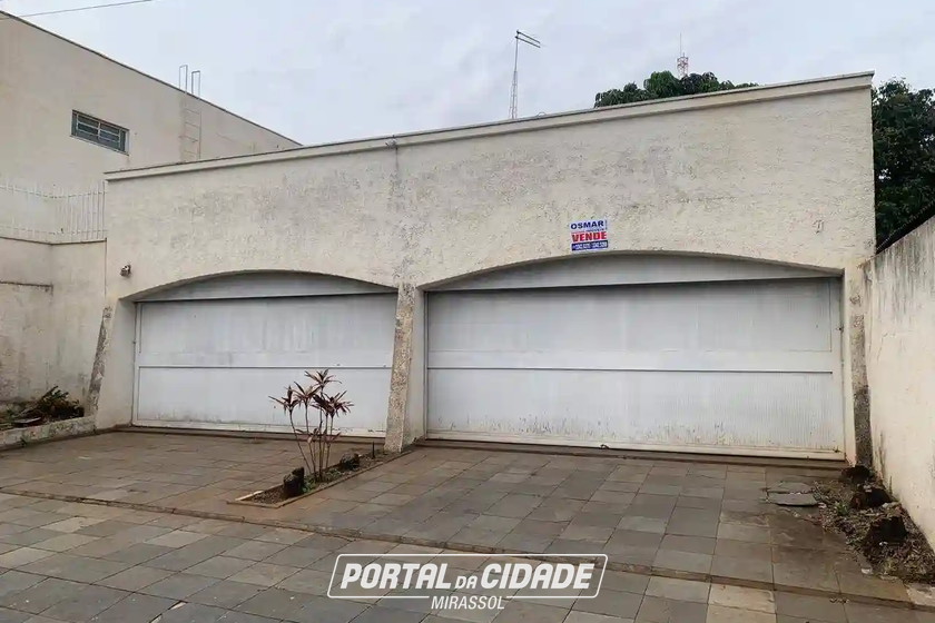 Sobrado &agrave; venda - 990m&sup2; - Centro