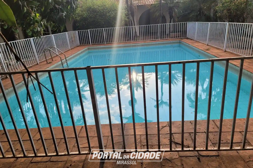 Sobrado &agrave; venda - 990m&sup2; - Centro