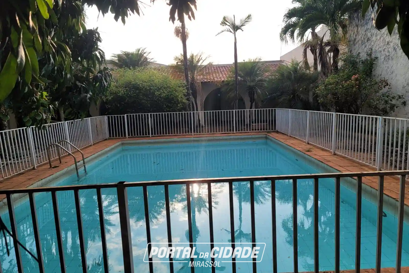 Sobrado &agrave; venda - 990m&sup2; - Centro
