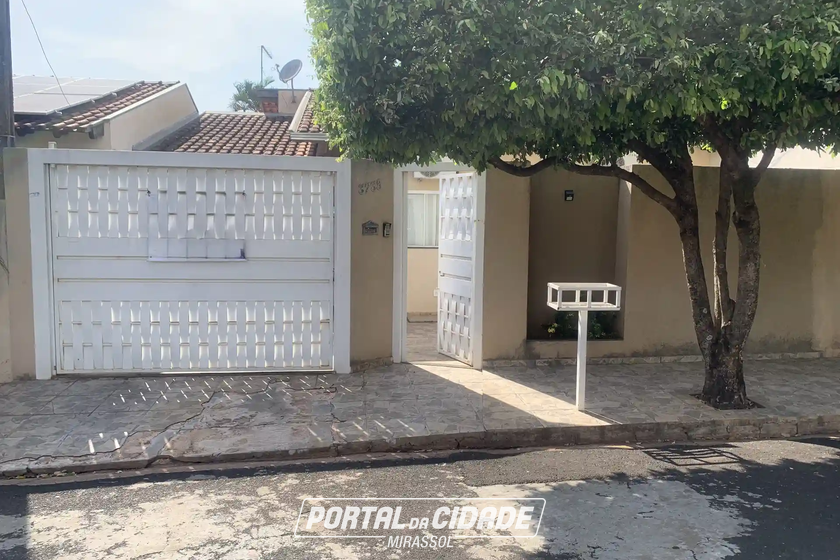 Casa &agrave; venda - 98m&sup2; - Santa Cruz
