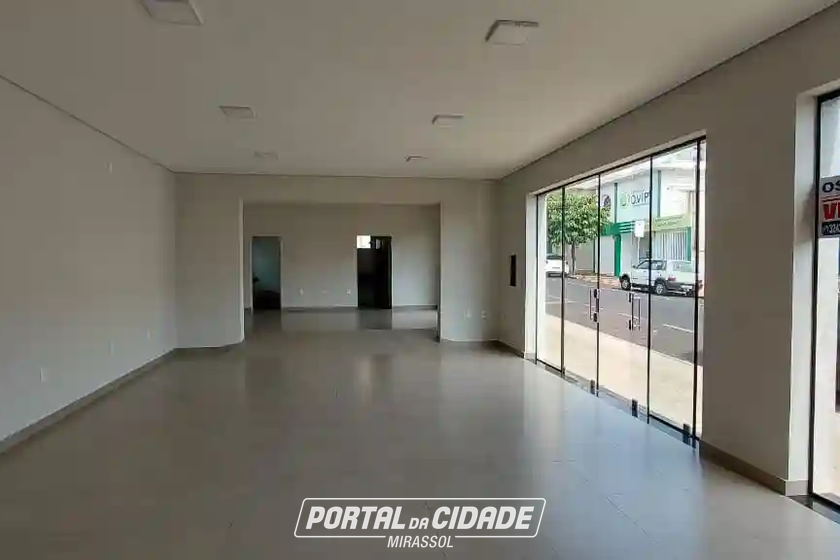Sal&atilde;o Comercial para alugar - 110m&sup2; - Centro