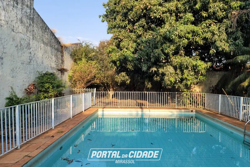 Sobrado &agrave; venda - 990m&sup2; - Centro