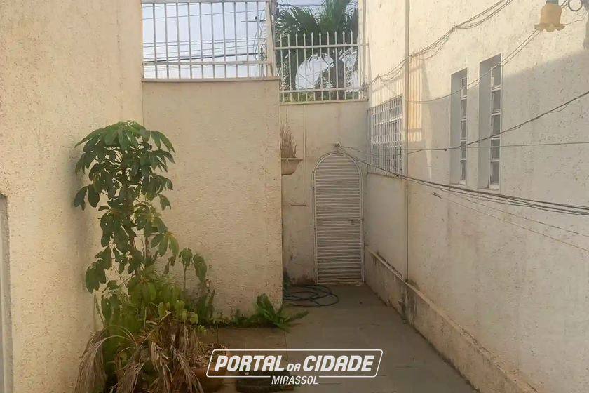 Sobrado &agrave; venda - 990m&sup2; - Centro