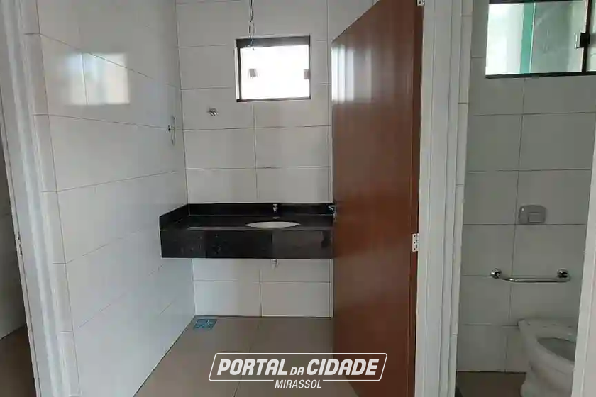 Sal&atilde;o Comercial para alugar - 110m&sup2; - Centro