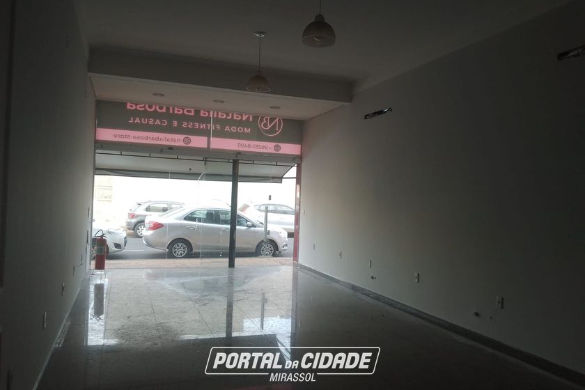 Sal&atilde;o Comercial para alugar - 80m&sup2; - Centro