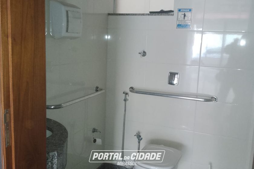 Sal&atilde;o Comercial para alugar - 80m&sup2; - Centro