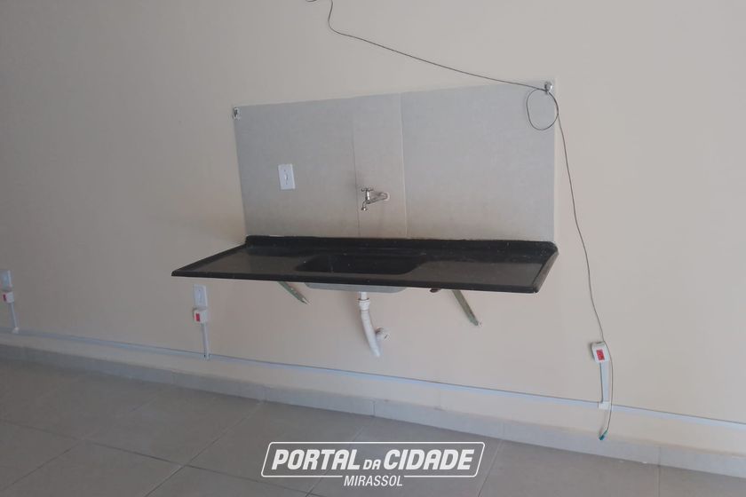 Sal&atilde;o Comercial para alugar - 35m&sup2; - Centro