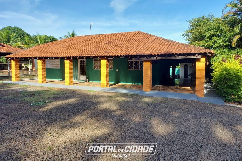 Ch&aacute;cara &agrave; venda - 600m&sup2; - Corrego do lim&atilde;o 