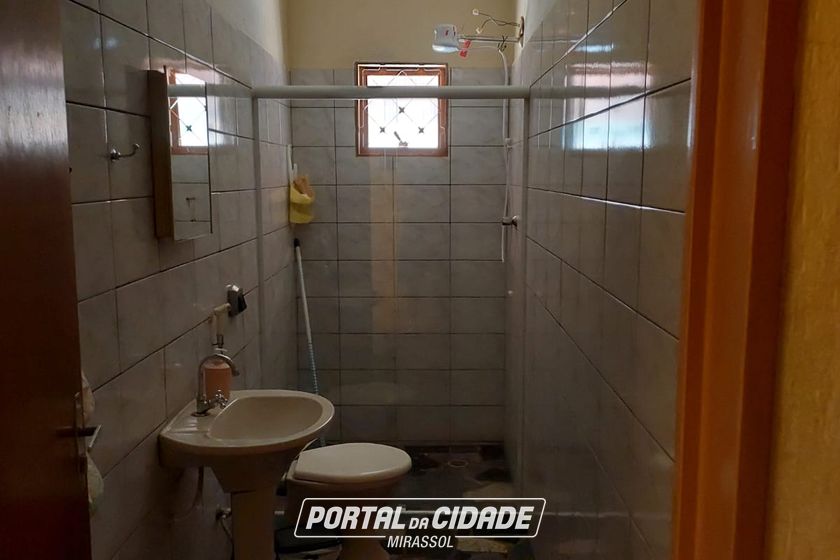 Ch&aacute;cara &agrave; venda - 600m&sup2; - Corrego do lim&atilde;o 