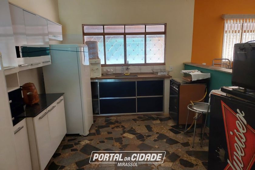 Ch&aacute;cara &agrave; venda - 600m&sup2; - Corrego do lim&atilde;o 