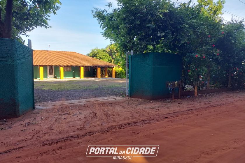 Ch&aacute;cara &agrave; venda - 600m&sup2; - Corrego do lim&atilde;o 