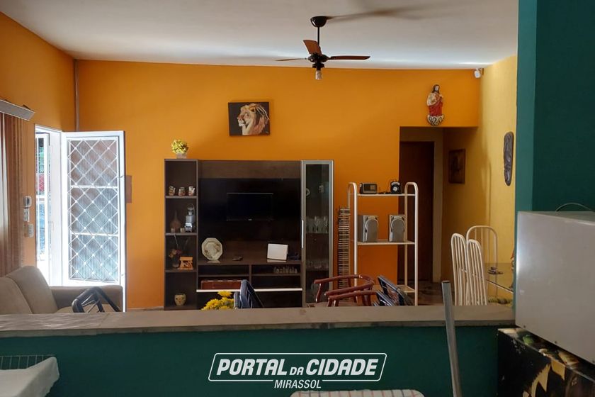 Ch&aacute;cara &agrave; venda - 600m&sup2; - Corrego do lim&atilde;o 