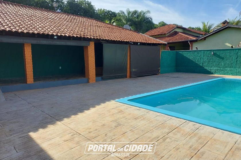 Ch&aacute;cara &agrave; venda - 600m&sup2; - Corrego do lim&atilde;o 