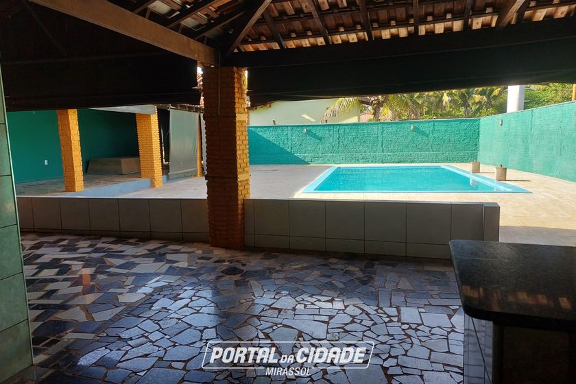 Ch&aacute;cara &agrave; venda - 600m&sup2; - Corrego do lim&atilde;o 