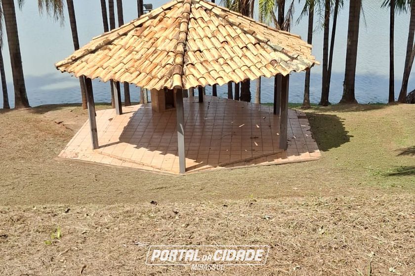 S&iacute;tio &agrave; venda - 200m&sup2; - Centro