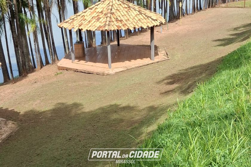 S&iacute;tio &agrave; venda - 200m&sup2; - Centro
