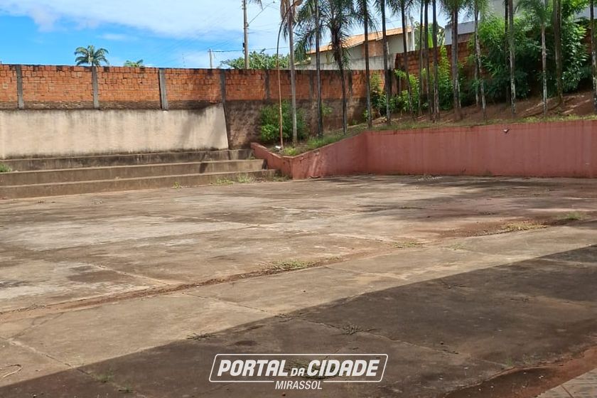 S&iacute;tio &agrave; venda - 200m&sup2; - Centro