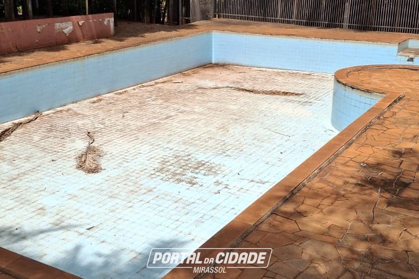 S&iacute;tio &agrave; venda - 200m&sup2; - Centro