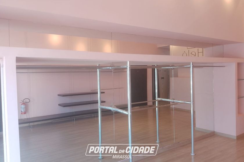 Sal&atilde;o Comercial para alugar - 50m&sup2; - Centro