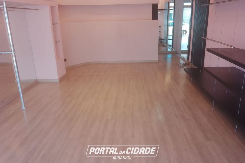 Sal&atilde;o Comercial para alugar - 50m&sup2; - Centro
