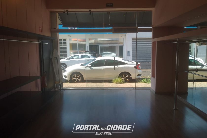 Sal&atilde;o Comercial para alugar - 50m&sup2; - Centro