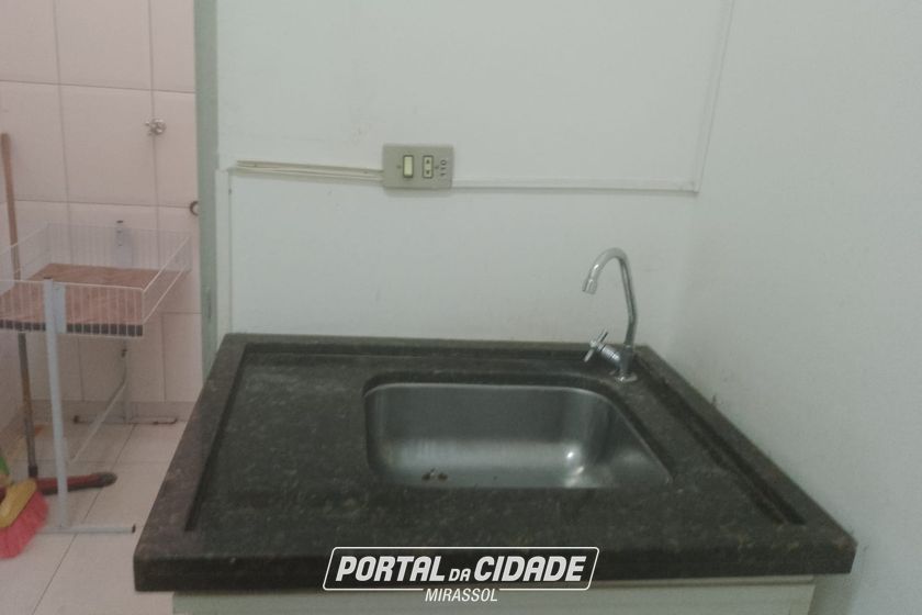 Sal&atilde;o Comercial para alugar - 50m&sup2; - Centro
