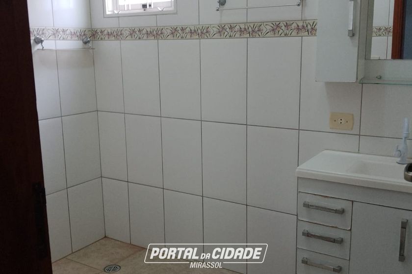 Casa para alugar - 109m&sup2; - Residencial Regissol I