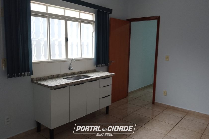Casa para alugar - 109m&sup2; - Residencial Regissol I