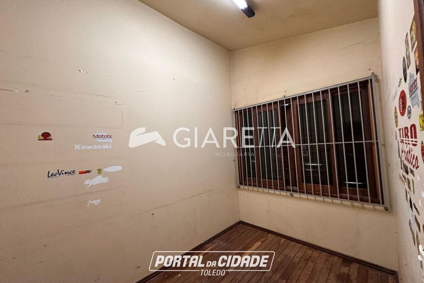 Casa &agrave; venda - 300m&sup2; - CENTRO