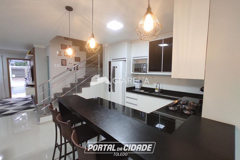 Sobrado &agrave; venda - 131m&sup2; - JARDIM PANCERA