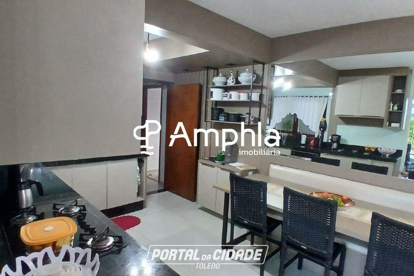 Sobrado &agrave; venda - 250m&sup2; - Recanto Tropical