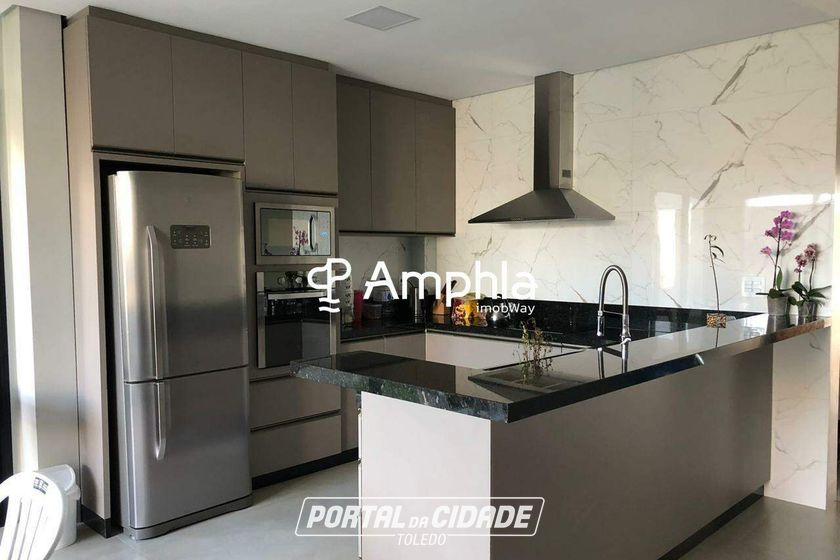 Sobrado &agrave; venda - 250m&sup2; - Recanto Tropical