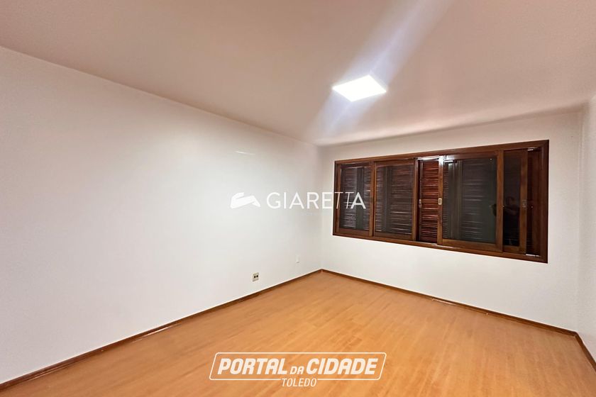 Casa para alugar - 300m&sup2; - CENTRO