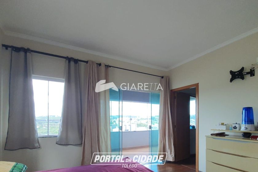 Sobrado &agrave; venda - 240m&sup2; - JARDIM PARIZOTTO