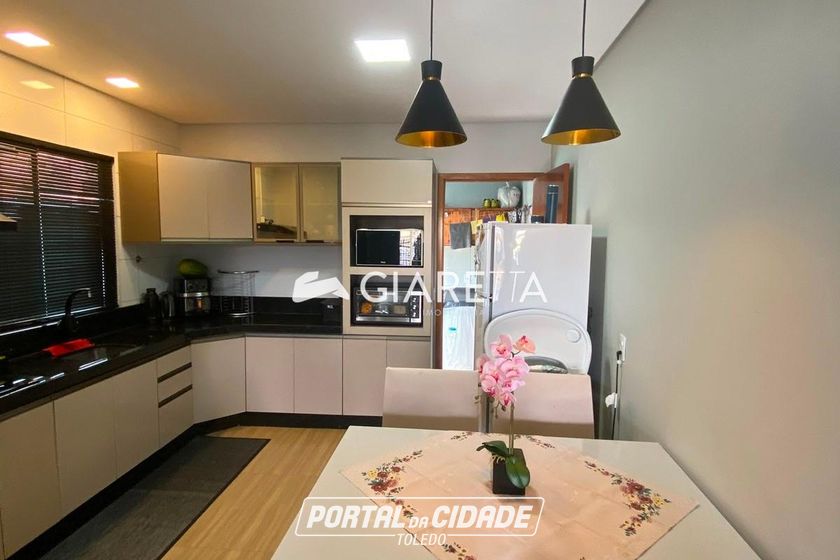 Casa &agrave; venda - 48m&sup2; - JARDIM PINHEIRINHO