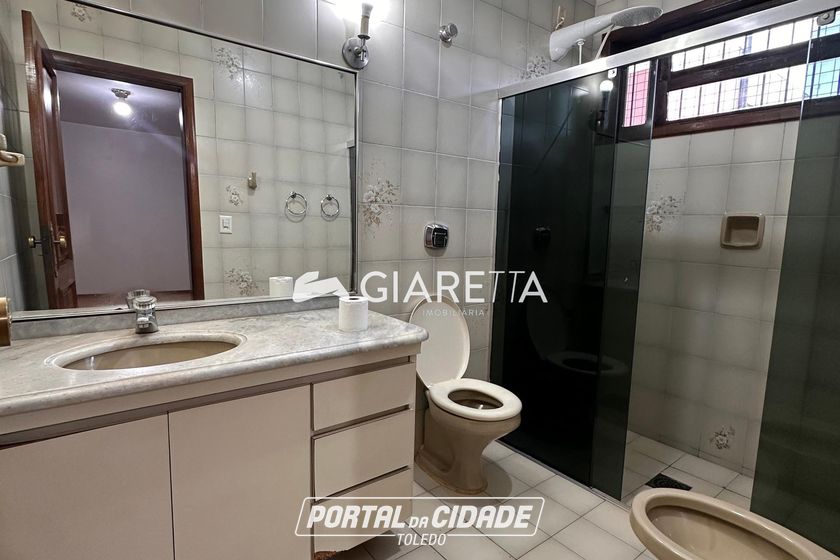 Casa &agrave; venda - 300m&sup2; - CENTRO