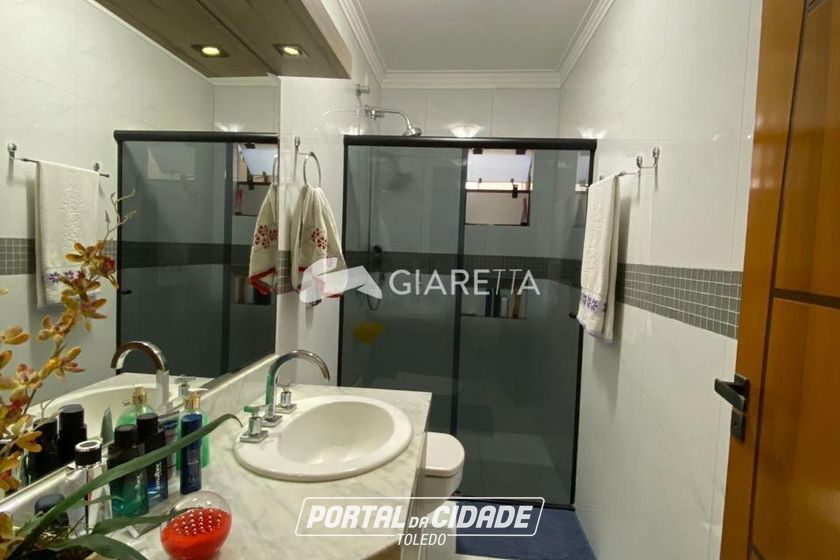 Casa &agrave; venda - 214m&sup2; - CENTRO