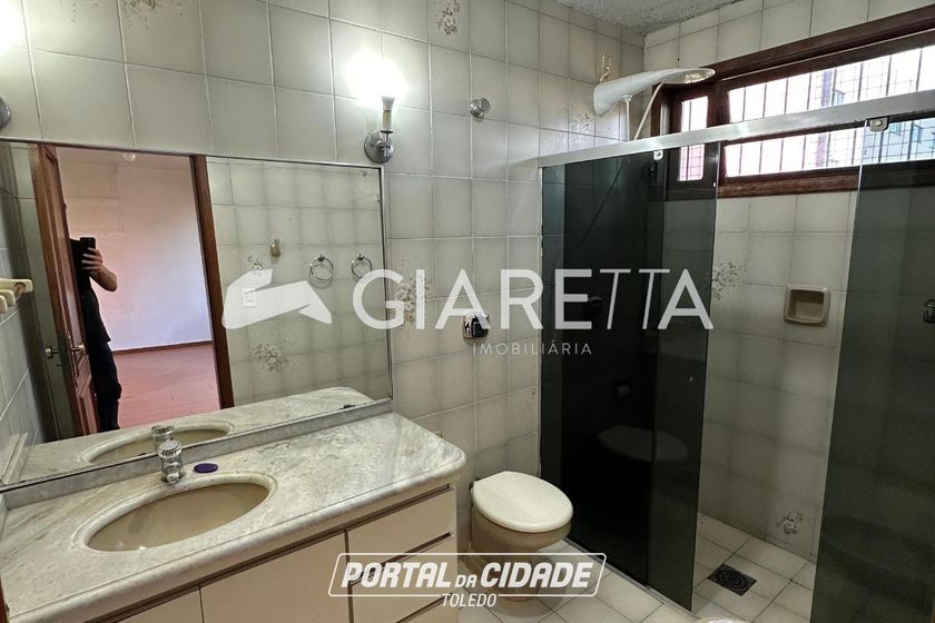 Casa &agrave; venda - 300m&sup2; - CENTRO
