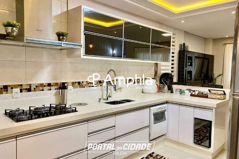 Sobrado &agrave; venda - 173m&sup2; - Recanto Tropical
