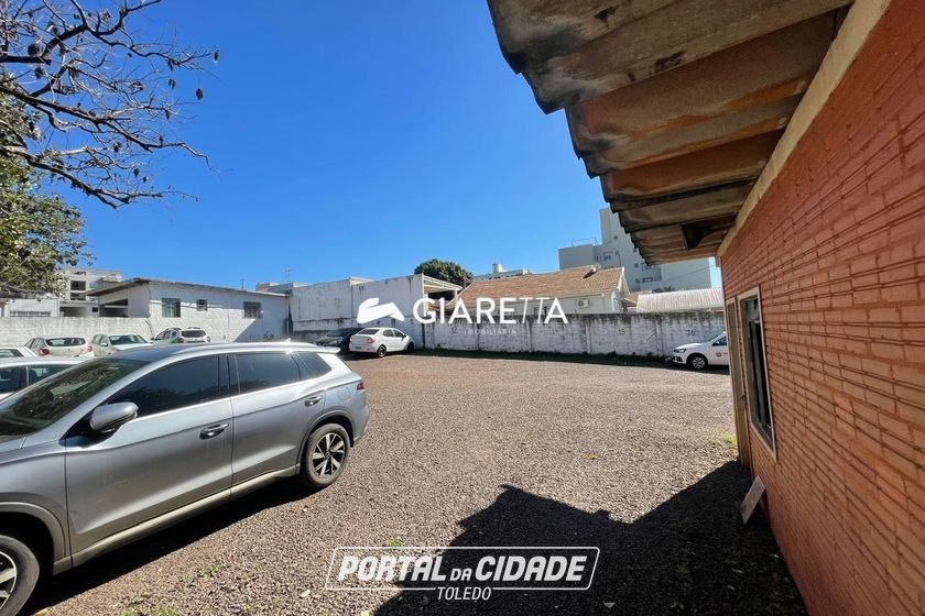 Terreno &agrave; venda - 800m&sup2; - CENTRO