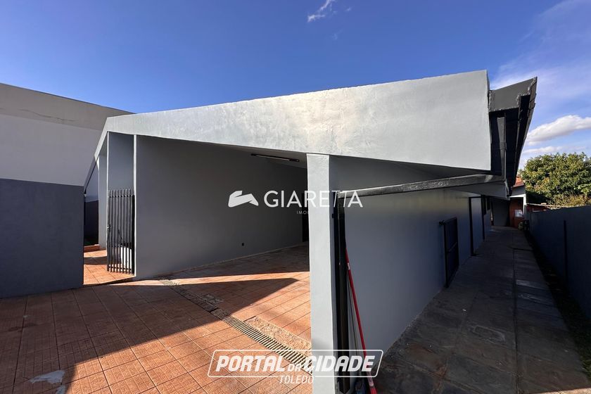 Casa &agrave; venda - 300m&sup2; - CENTRO