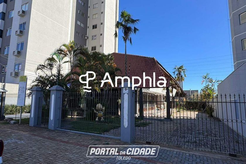 Casa &agrave; venda - 631m&sup2; - Centro