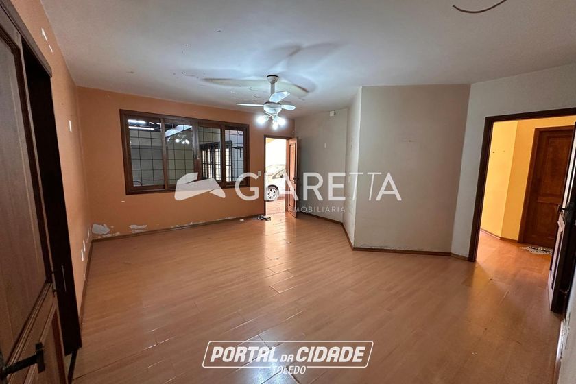 Casa &agrave; venda - 300m&sup2; - CENTRO