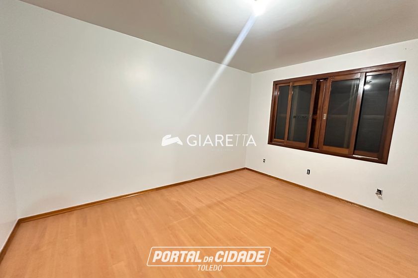 Casa &agrave; venda - 300m&sup2; - CENTRO