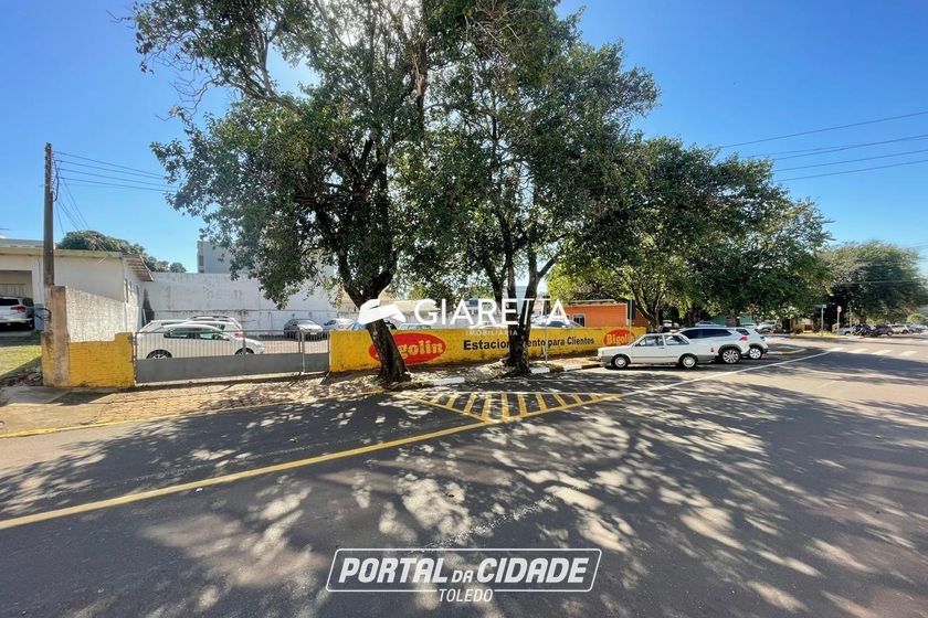 Terreno &agrave; venda - 800m&sup2; - CENTRO